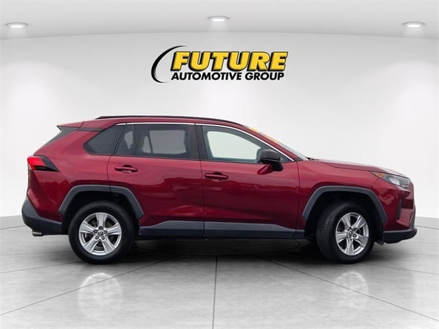 2020 Toyota RAV4 LE photo 2