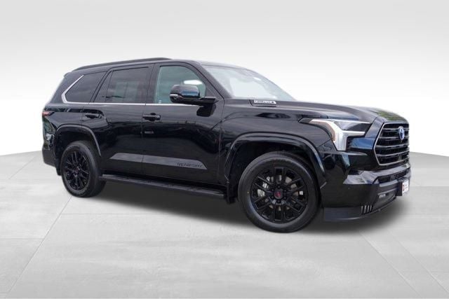 2023 Toyota Sequoia SR5 photo 3