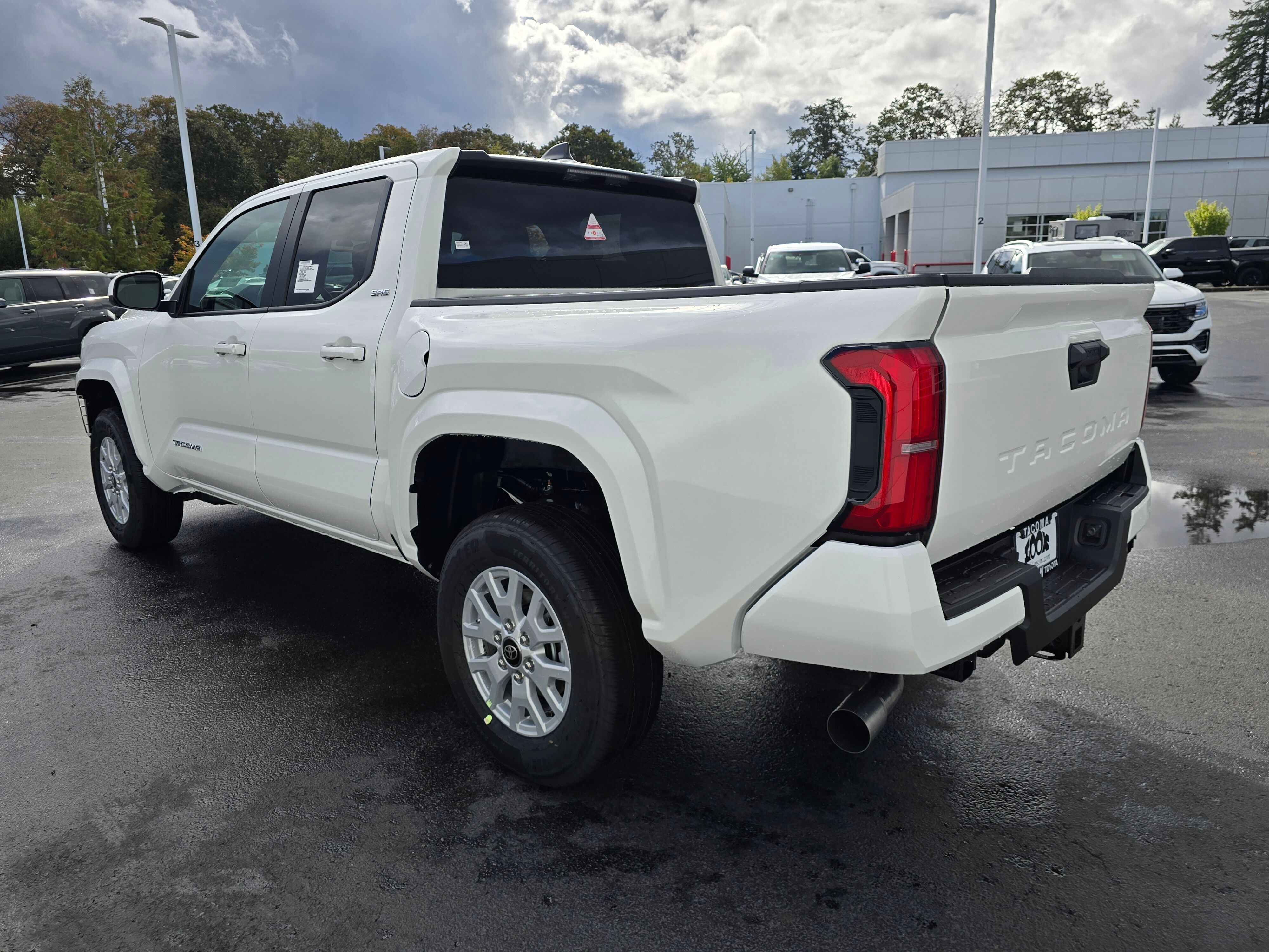 2025 Toyota Tacoma SR5 photo 3