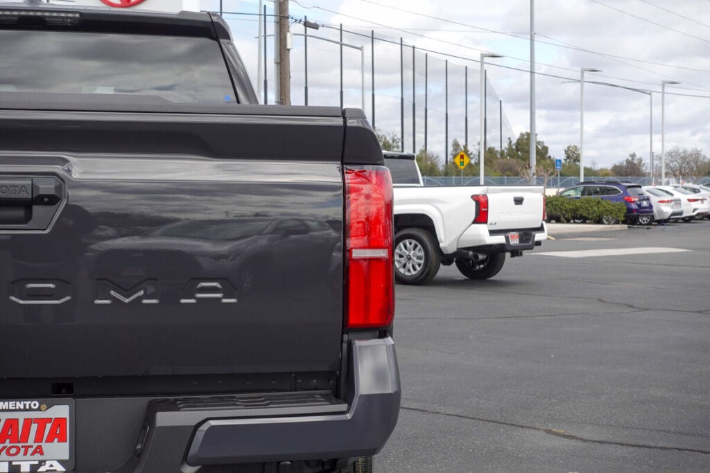 2025 Toyota Tacoma SR5 photo 4