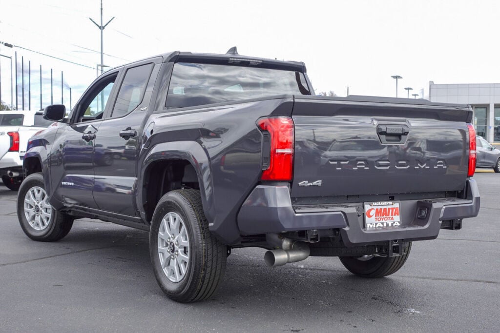 2025 Toyota Tacoma SR5 photo 5