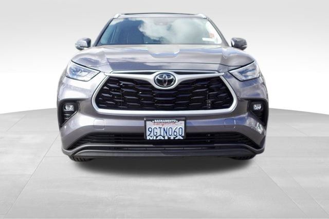 2023 Toyota Highlander L photo 2