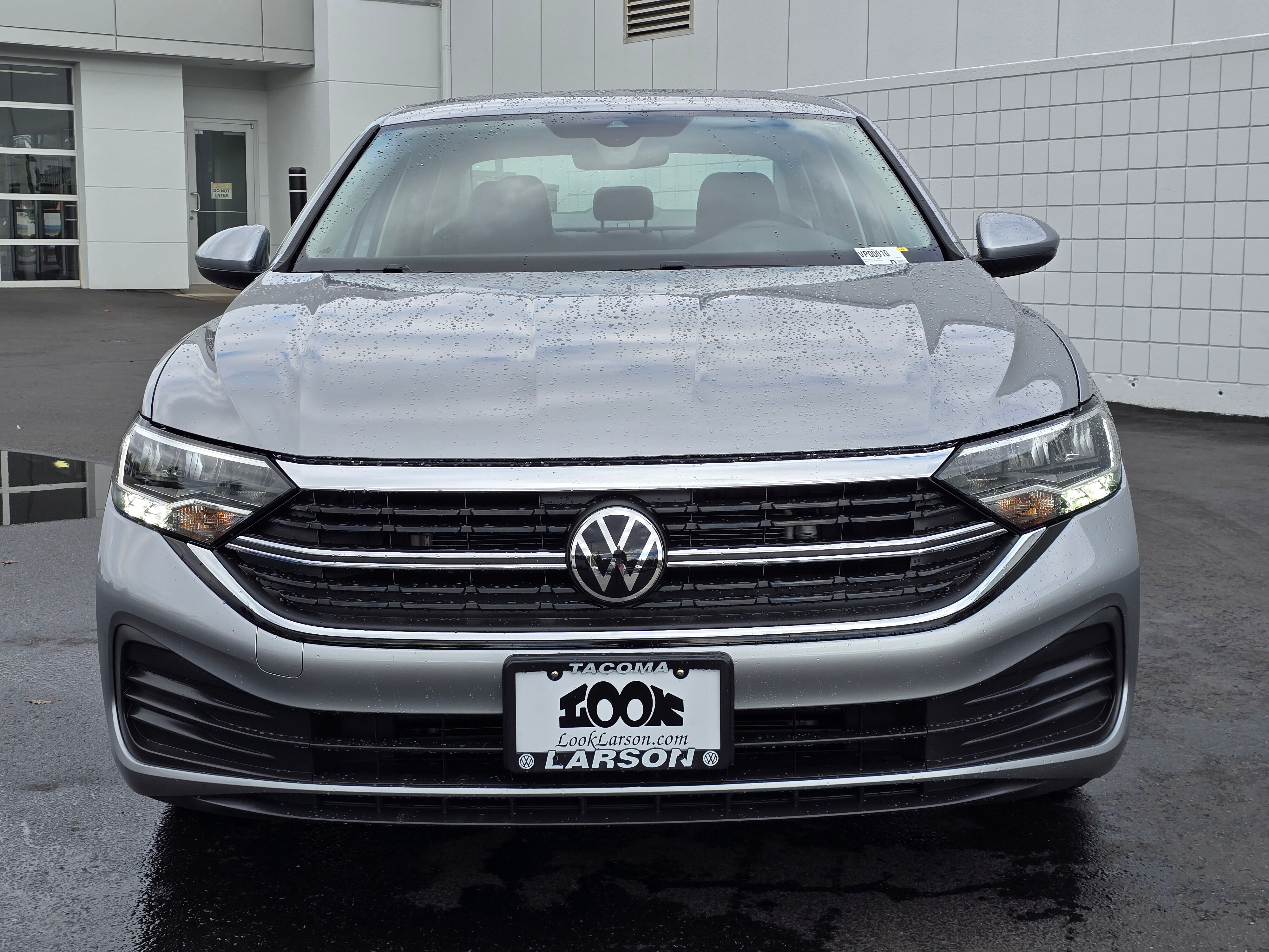 2024 Volkswagen Jetta SE photo 2