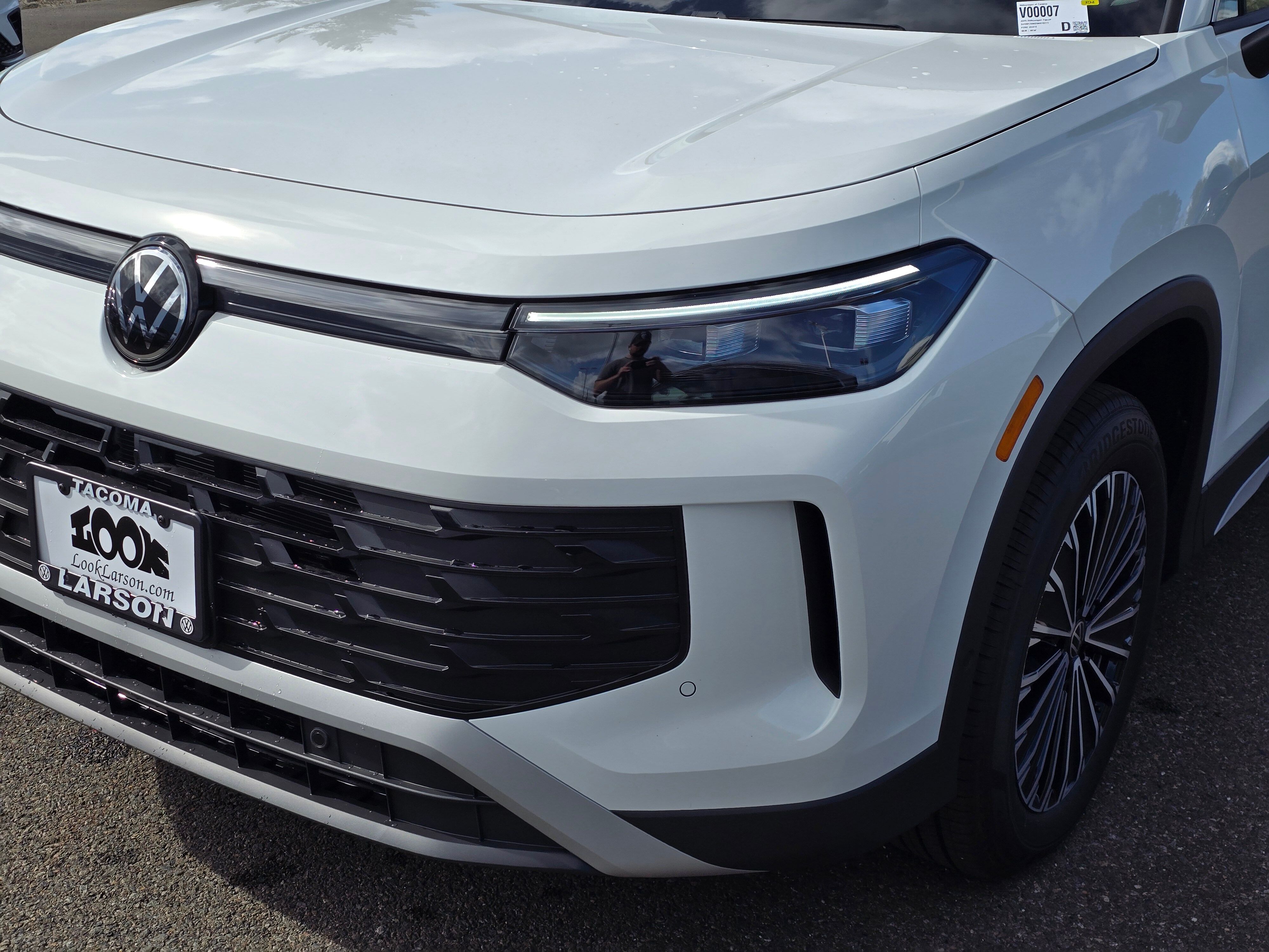 2025 Volkswagen Tiguan S photo 2