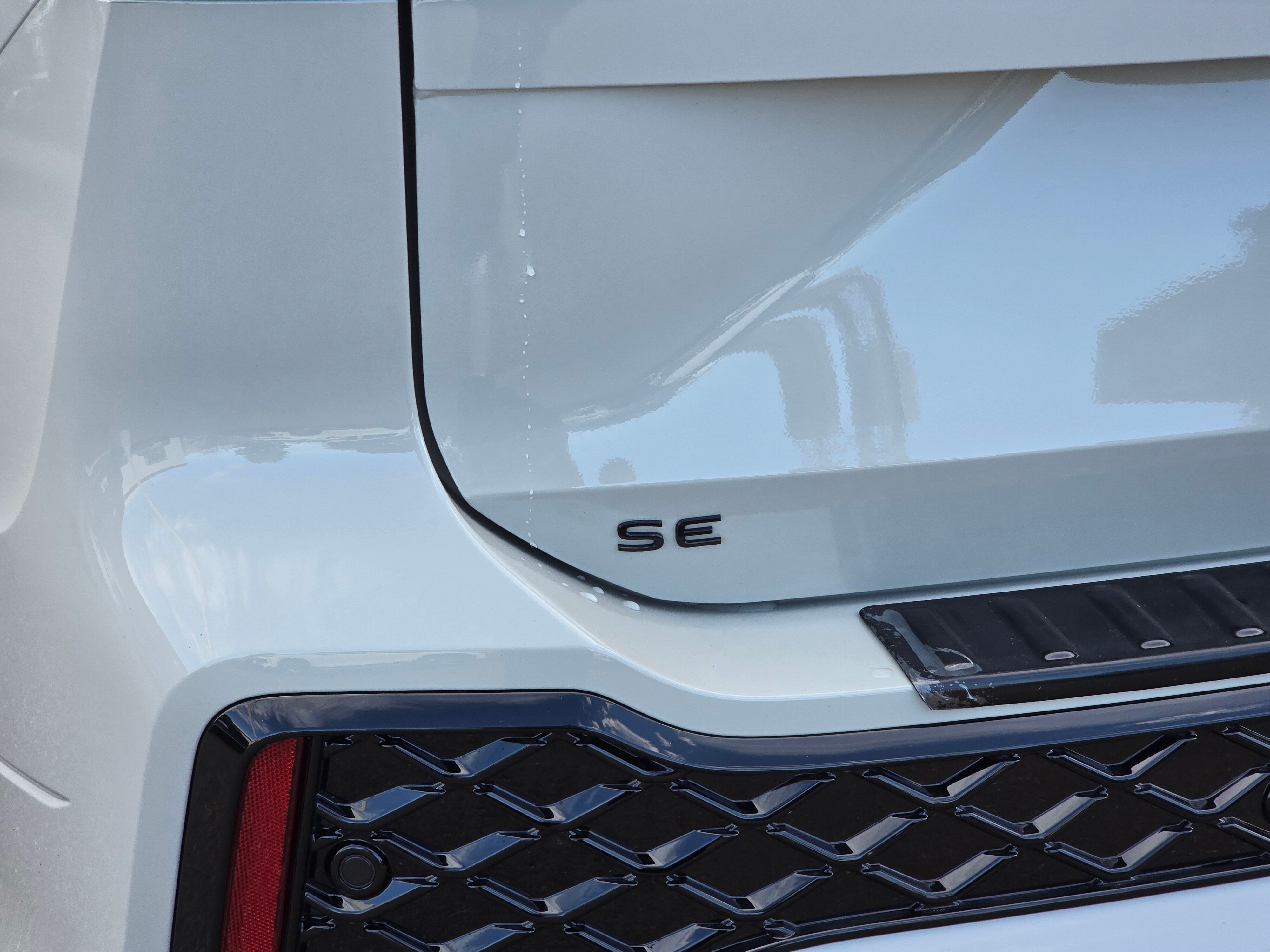 2025 Volkswagen Tiguan SE R-Line Black photo 2