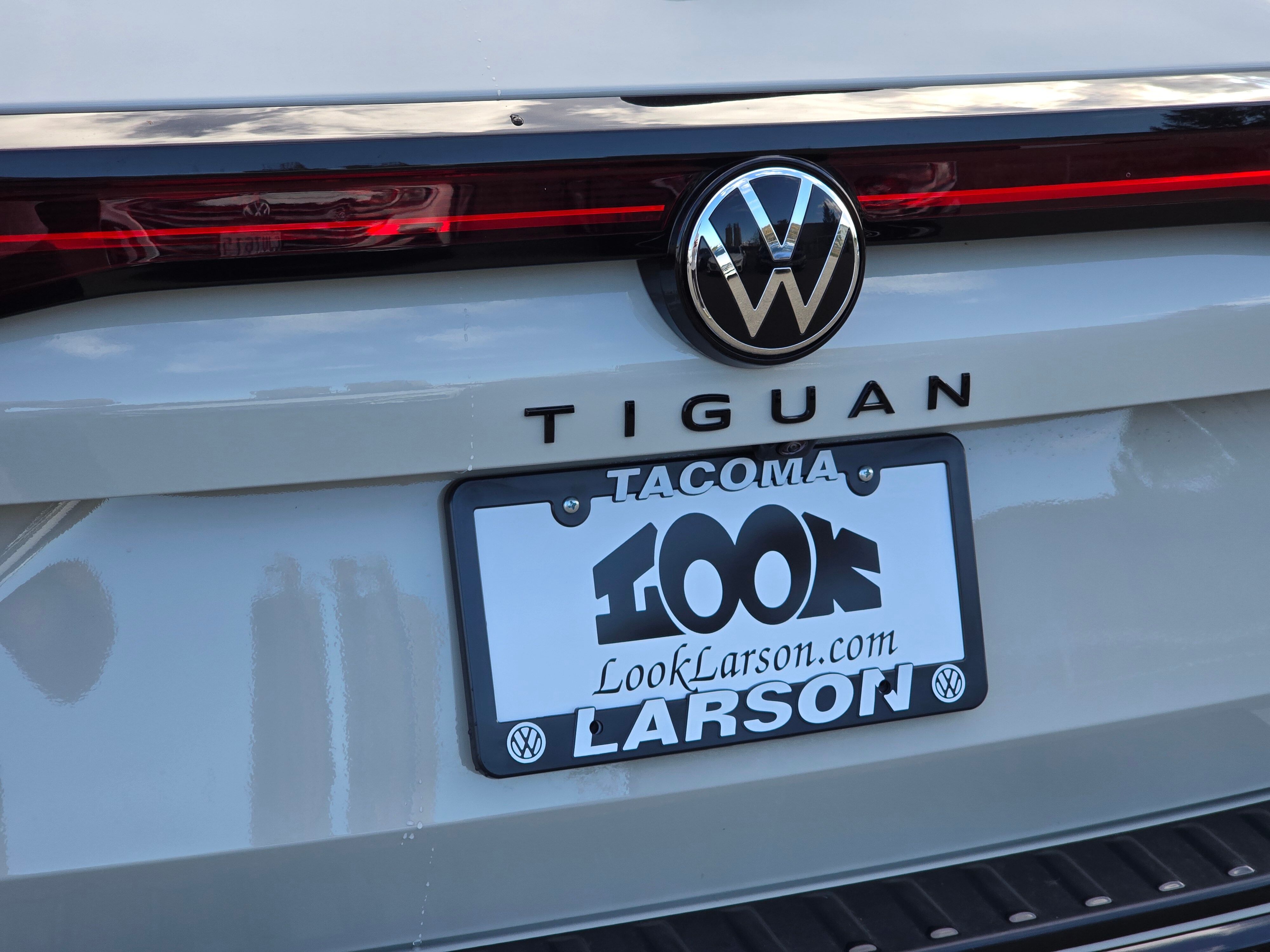 2025 Volkswagen Tiguan SE R-Line Black photo 3