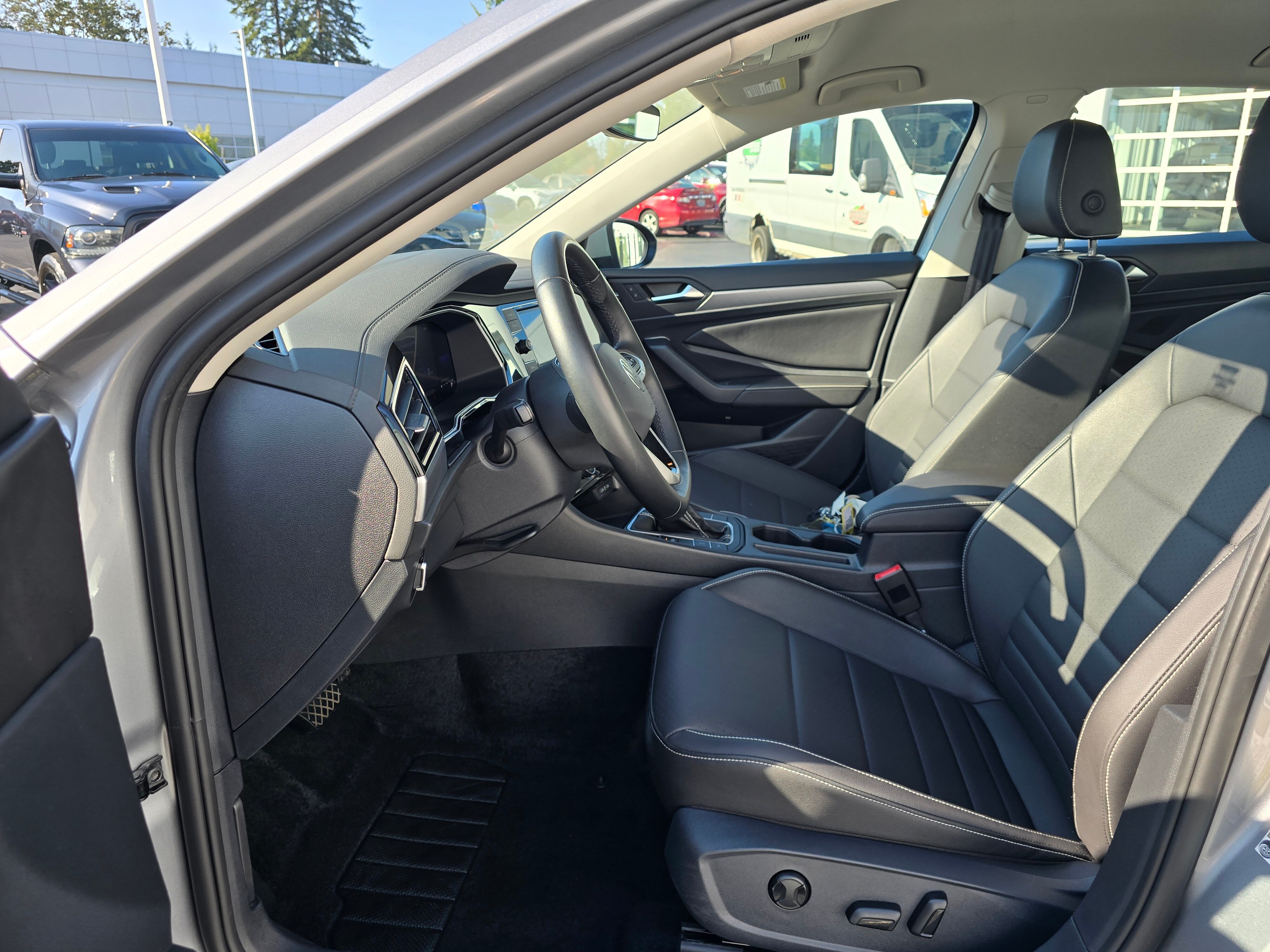 2024 Volkswagen Jetta SE photo 3