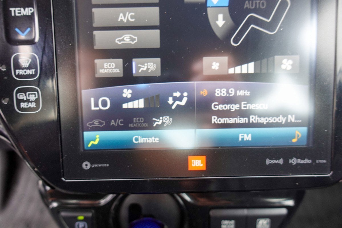 2019 Toyota Prius Limited photo 2