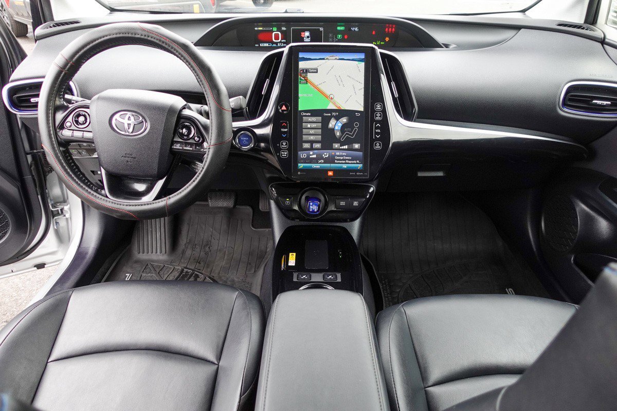 2019 Toyota Prius Limited photo 3