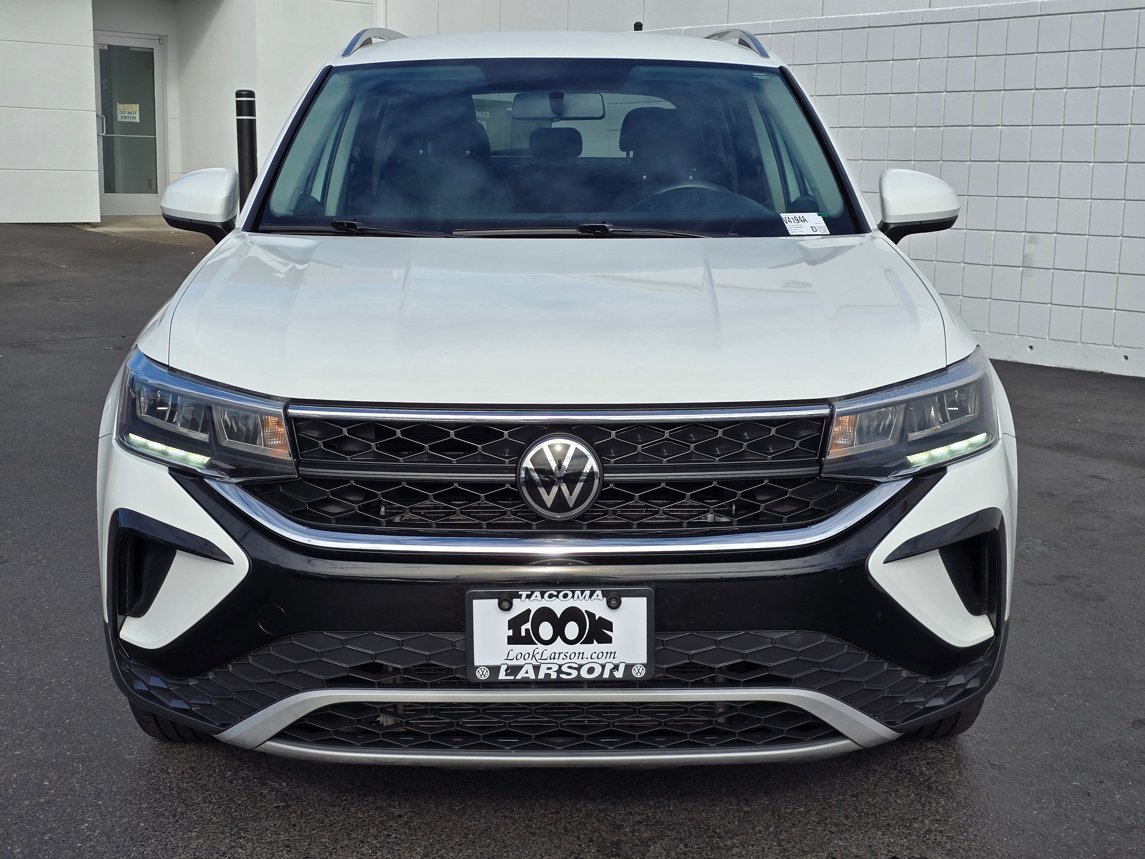 2022 Volkswagen Taos SE photo 2