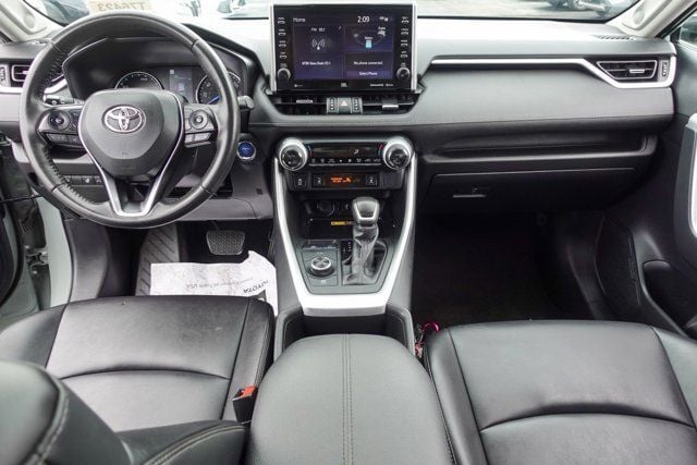 2022 Toyota RAV4 Hybrid XLE Premium photo 5