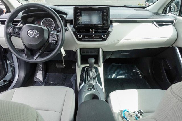 2022 Toyota Corolla Cross L photo 5