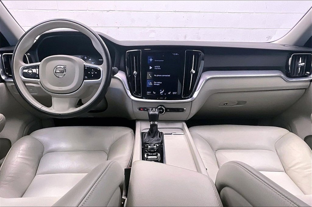 2019 Volvo S60 T6 Momentum photo 4