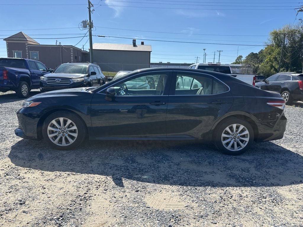2018 Toyota Camry LE photo 2