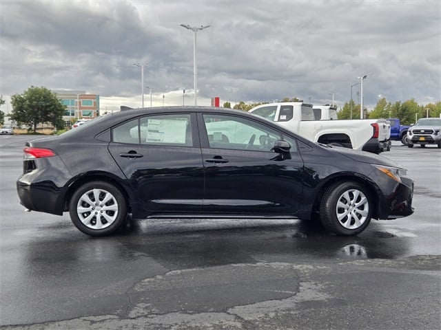 2025 Toyota Corolla LE photo 2