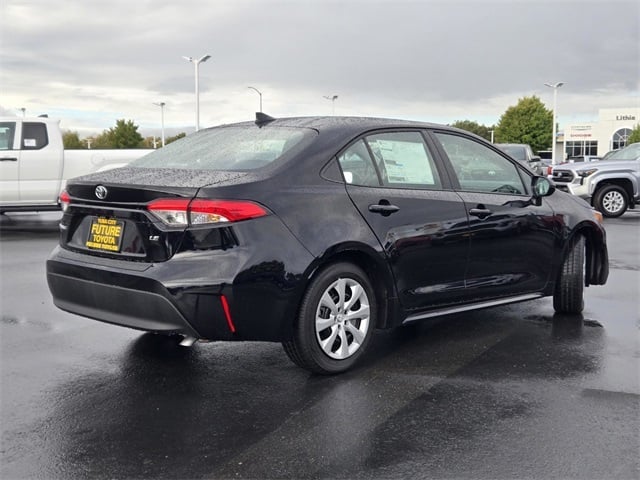2025 Toyota Corolla LE photo 3