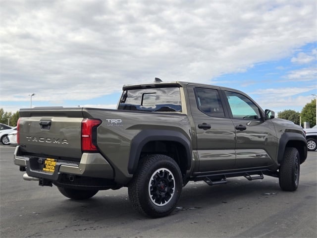 2025 Toyota Tacoma TRD Off-Road photo 3