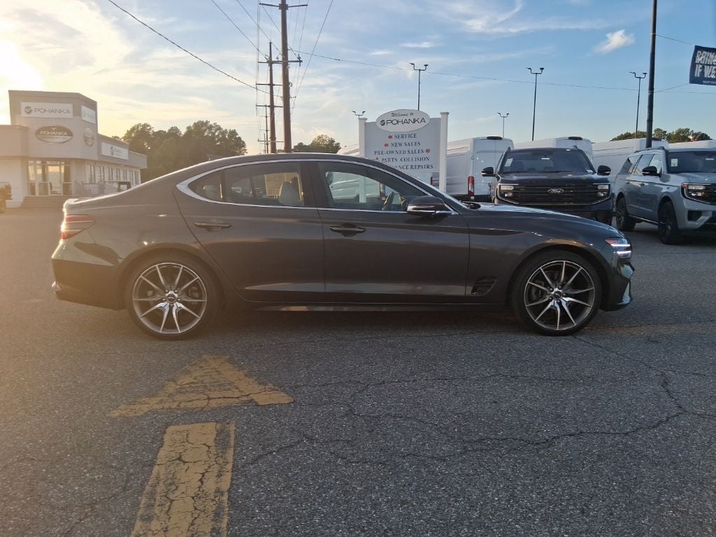 2022 Genesis G70 2.0T photo 3