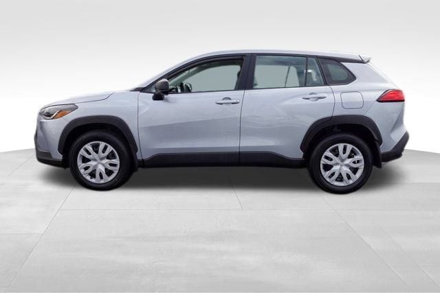 2022 Toyota Corolla Cross L photo 2