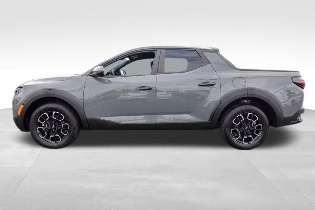 2024 Hyundai Santa Cruz SE photo 2