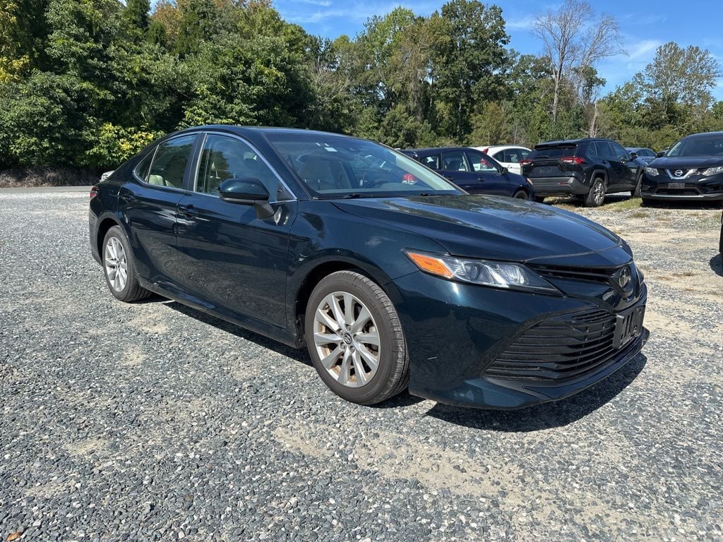 2018 Toyota Camry LE photo 4