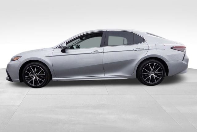 2022 Toyota Camry SE photo 3