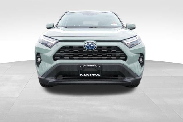 2022 Toyota RAV4 Hybrid XLE Premium photo 4