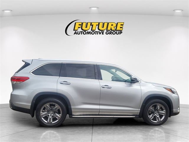 2019 Toyota Highlander Limited Platinum photo 2