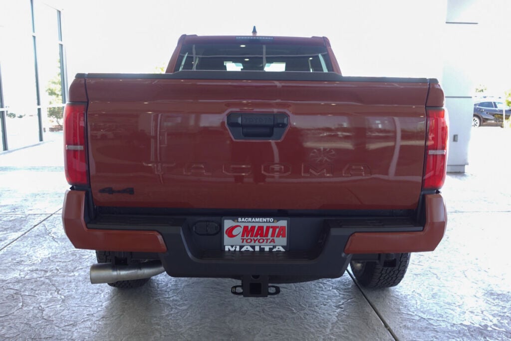 2025 Toyota Tacoma TRD Off-Road photo 4