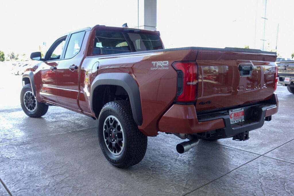 2025 Toyota Tacoma TRD Off-Road photo 5
