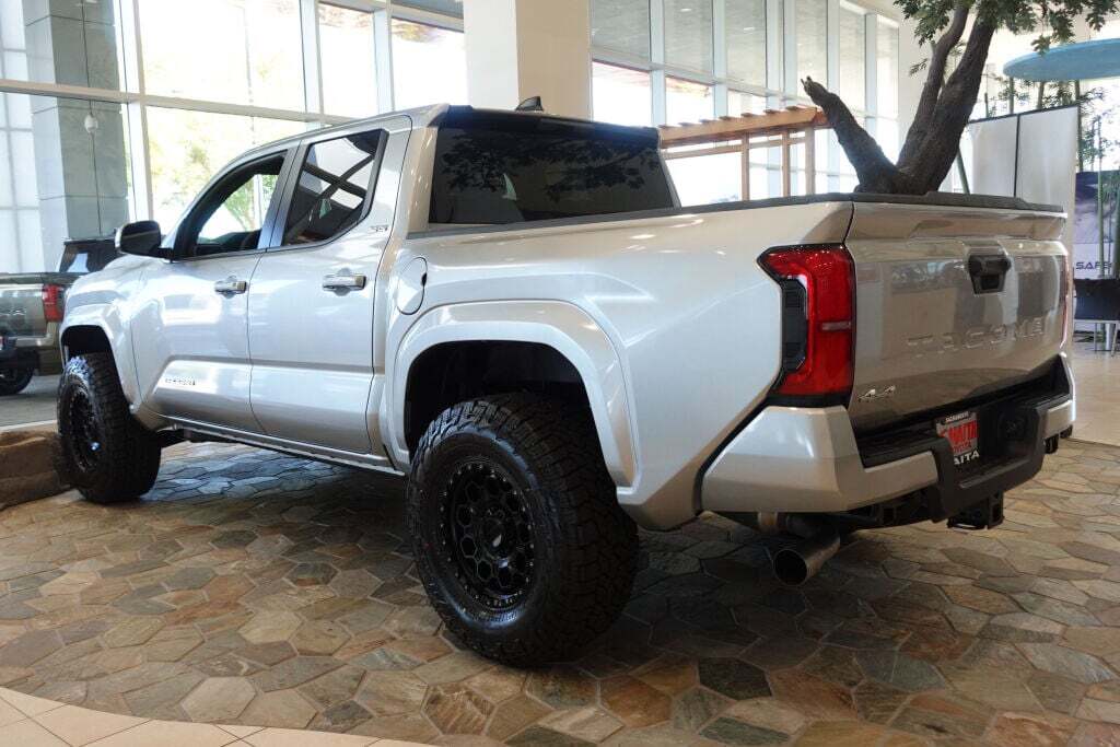 2025 Toyota Tacoma SR5 photo 5