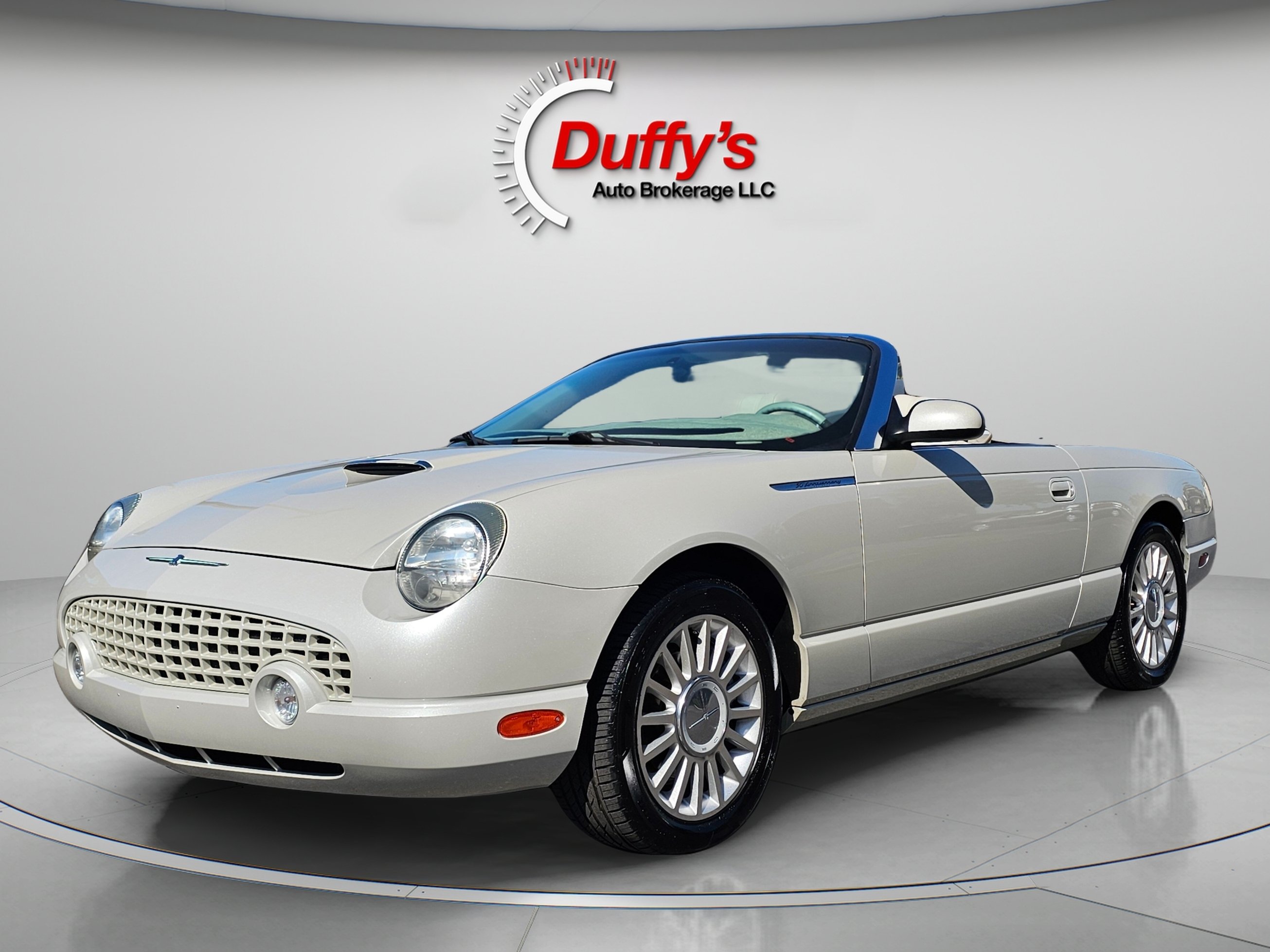 2005 Ford Thunderbird Base photo 2