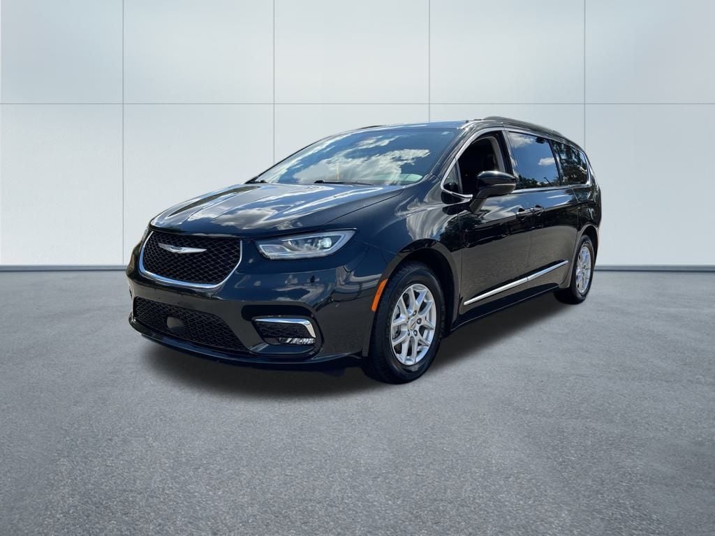 2022 Chrysler Pacifica Touring L photo 2
