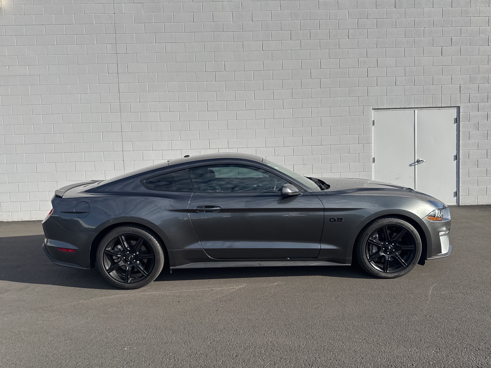 2019 Ford Mustang GT Premium photo 2