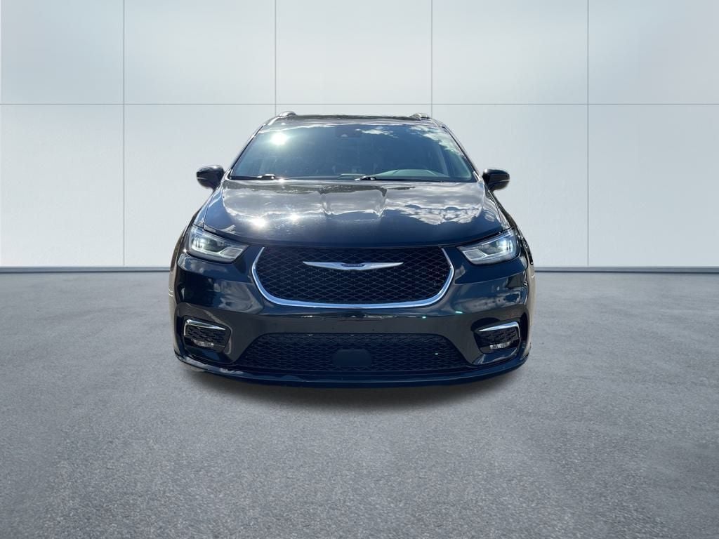 2022 Chrysler Pacifica Touring L photo 3