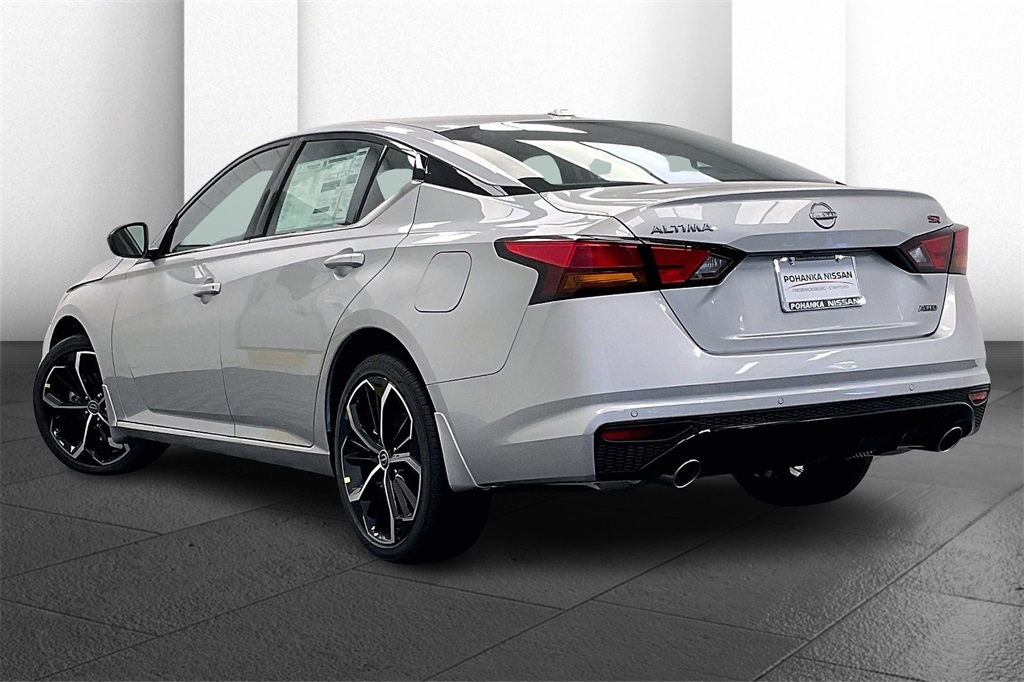 2025 Nissan Altima 2.5 SR photo 3