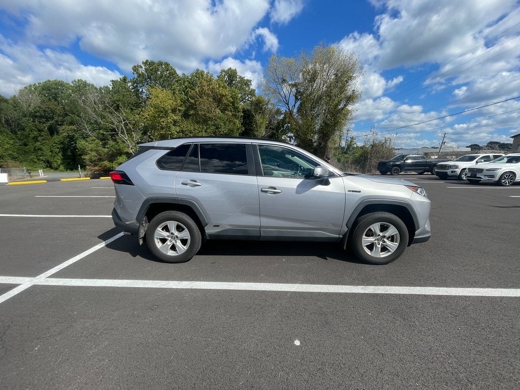 2021 Toyota RAV4 Hybrid XLE photo 3