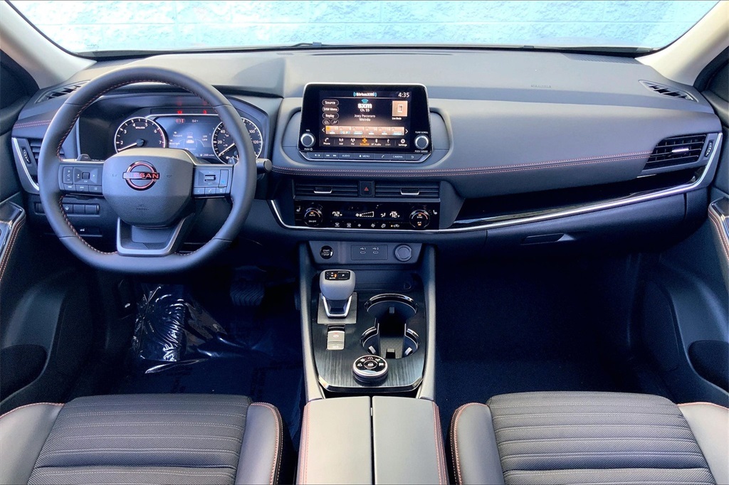 2026 Nissan Rogue SV photo 4