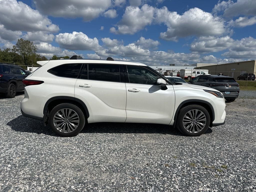 2021 Toyota Highlander Platinum photo 3