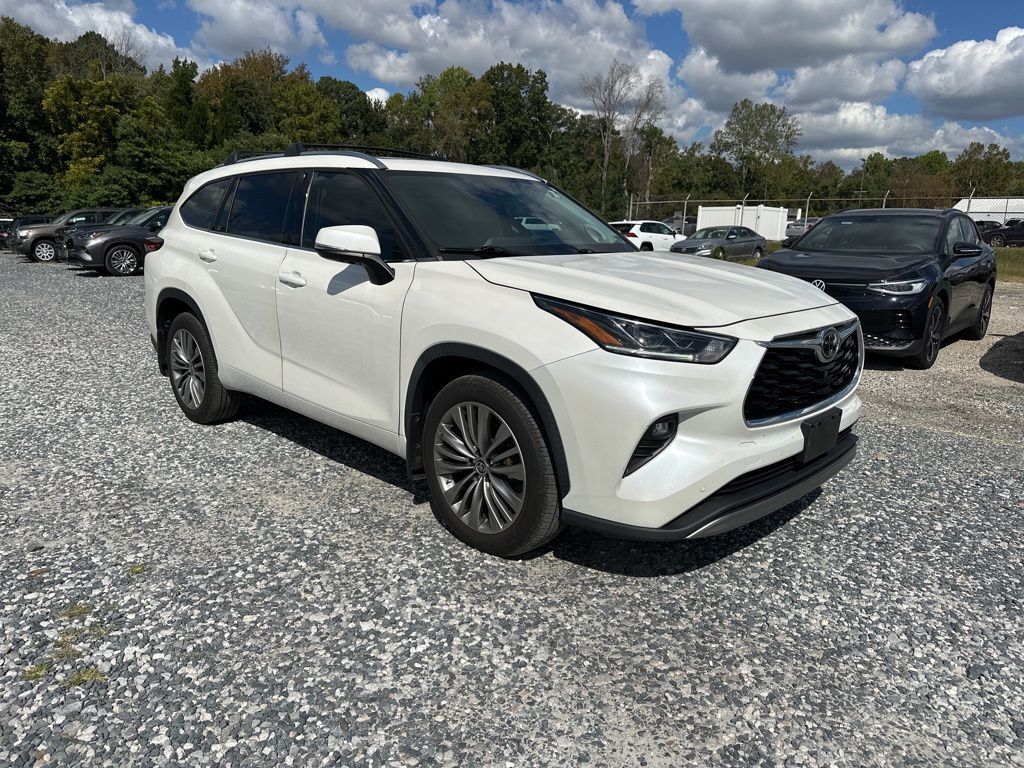 2021 Toyota Highlander Platinum photo 4