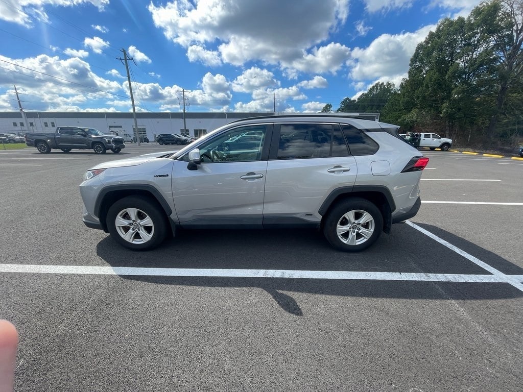 2021 Toyota RAV4 Hybrid XLE photo 4