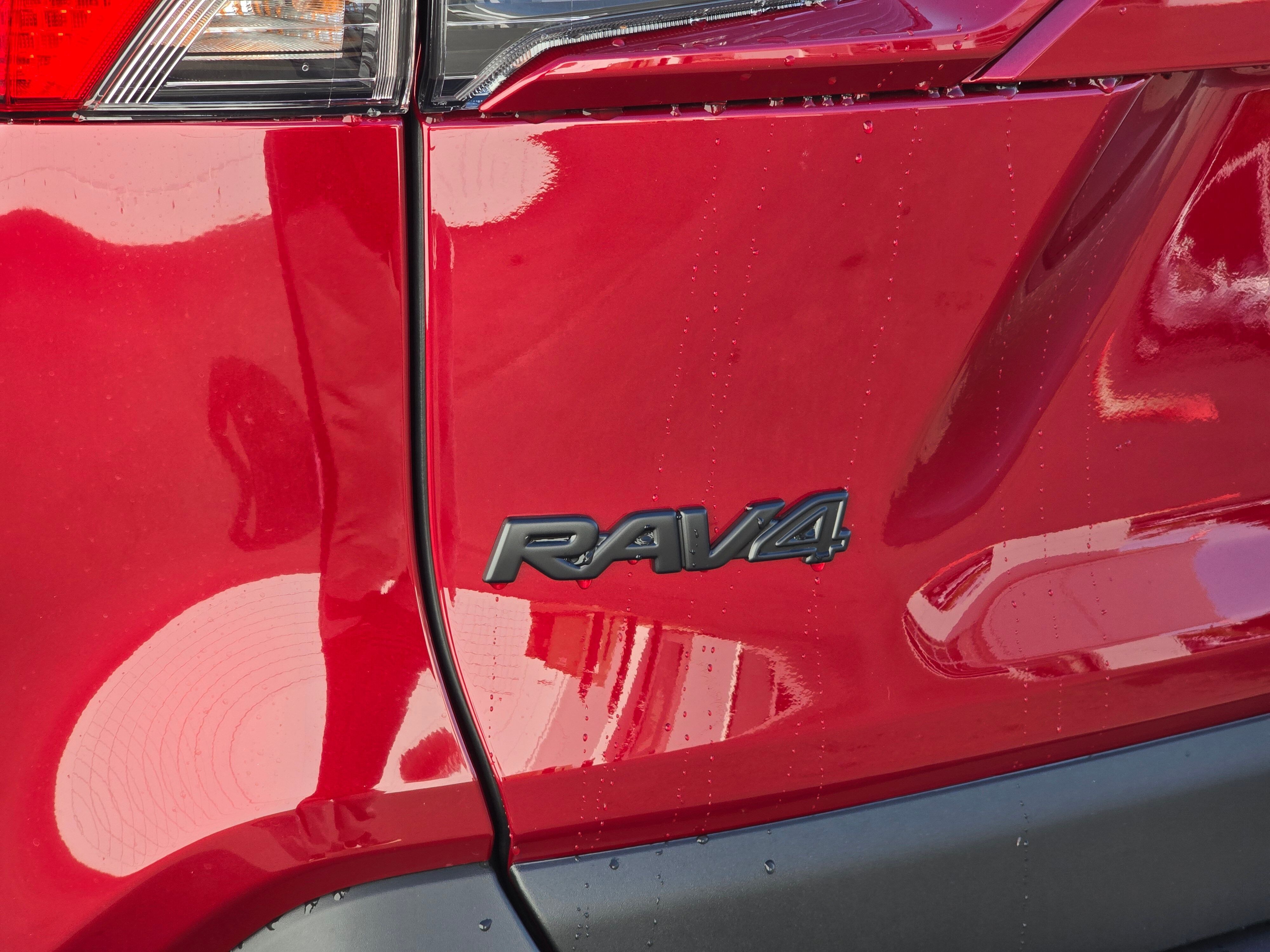 2025 Toyota RAV4 Hybrid XLE photo 3