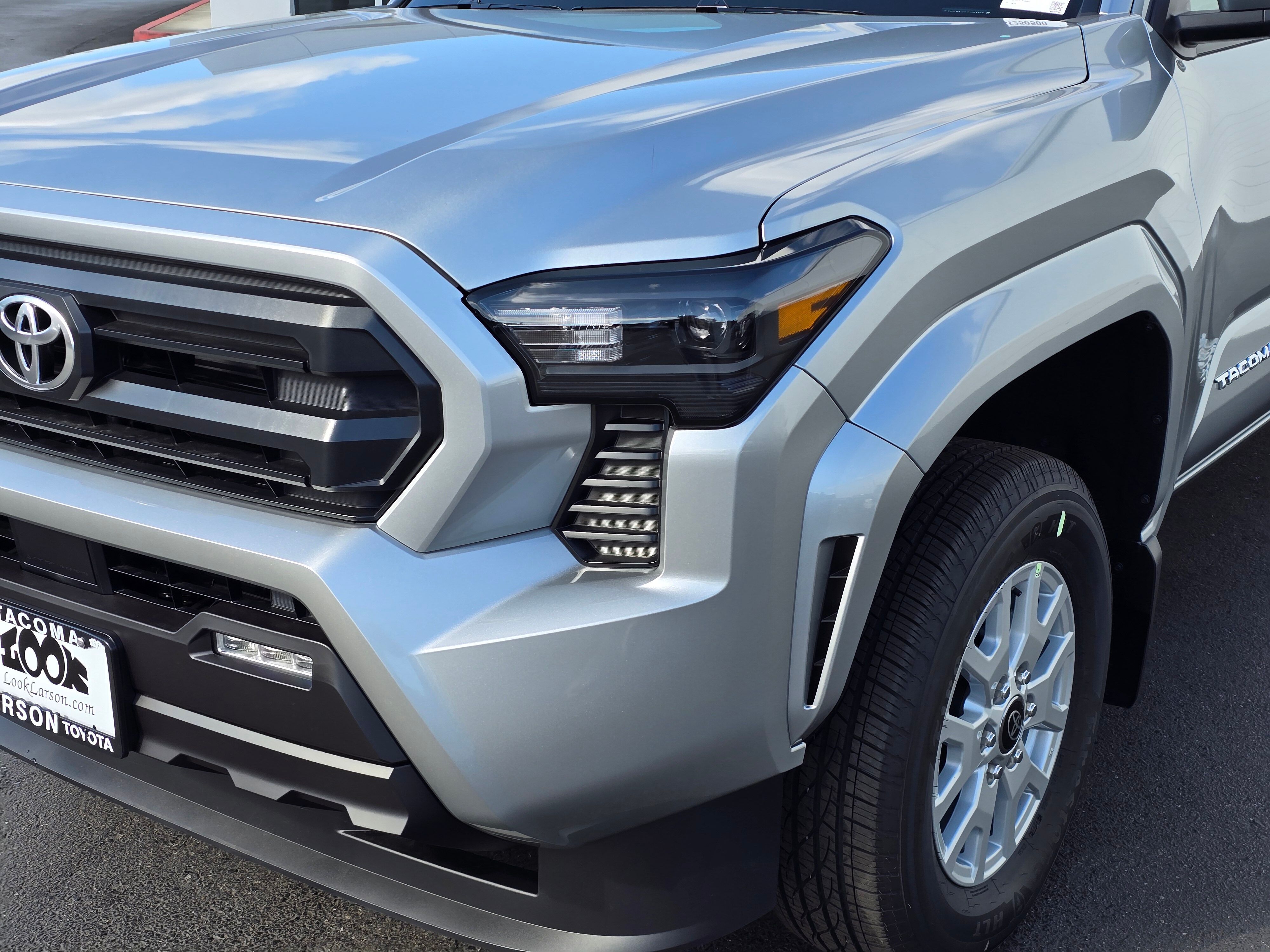 2025 Toyota Tacoma SR5 photo 3