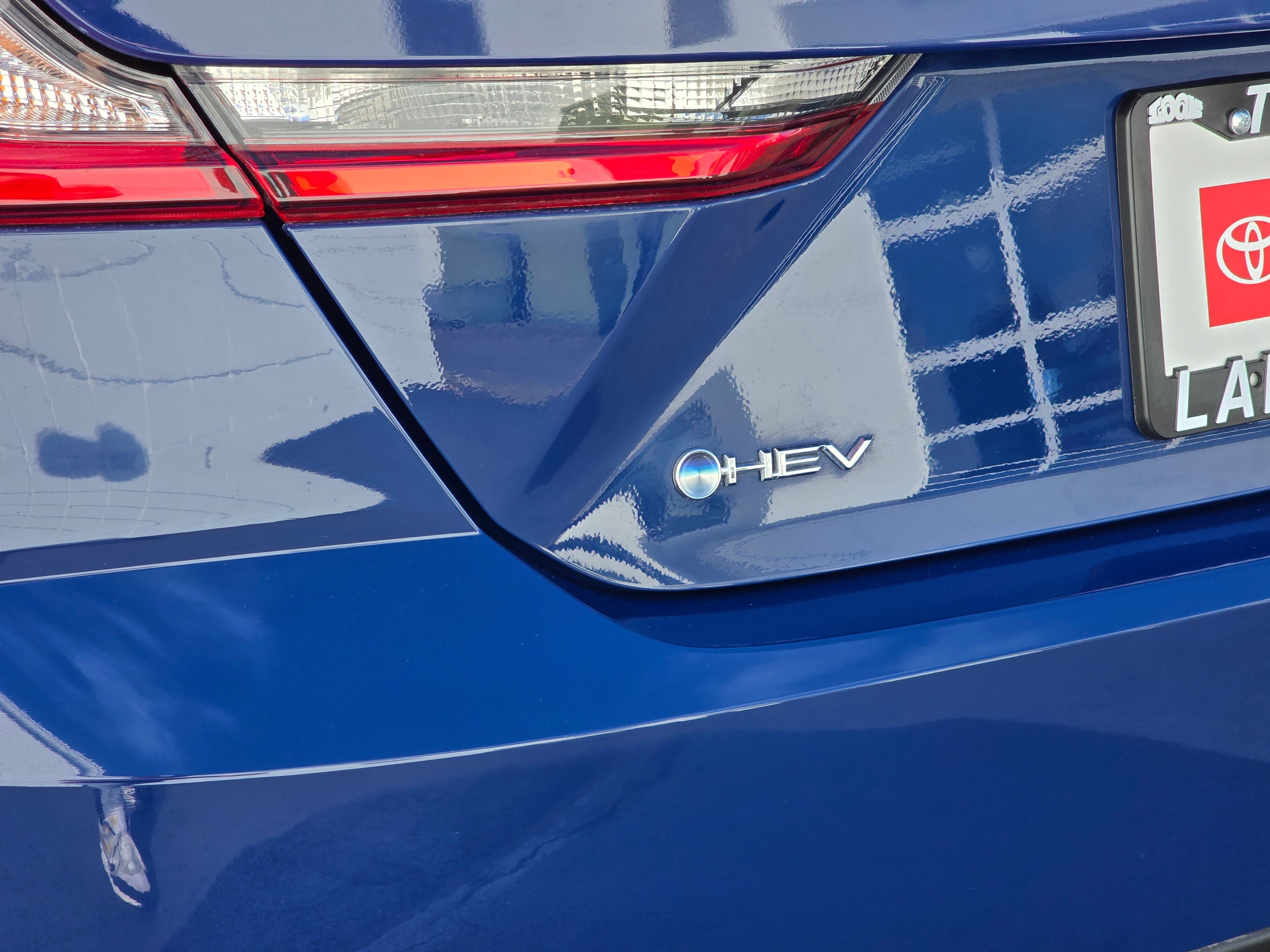 2025 Toyota Camry SE photo 3