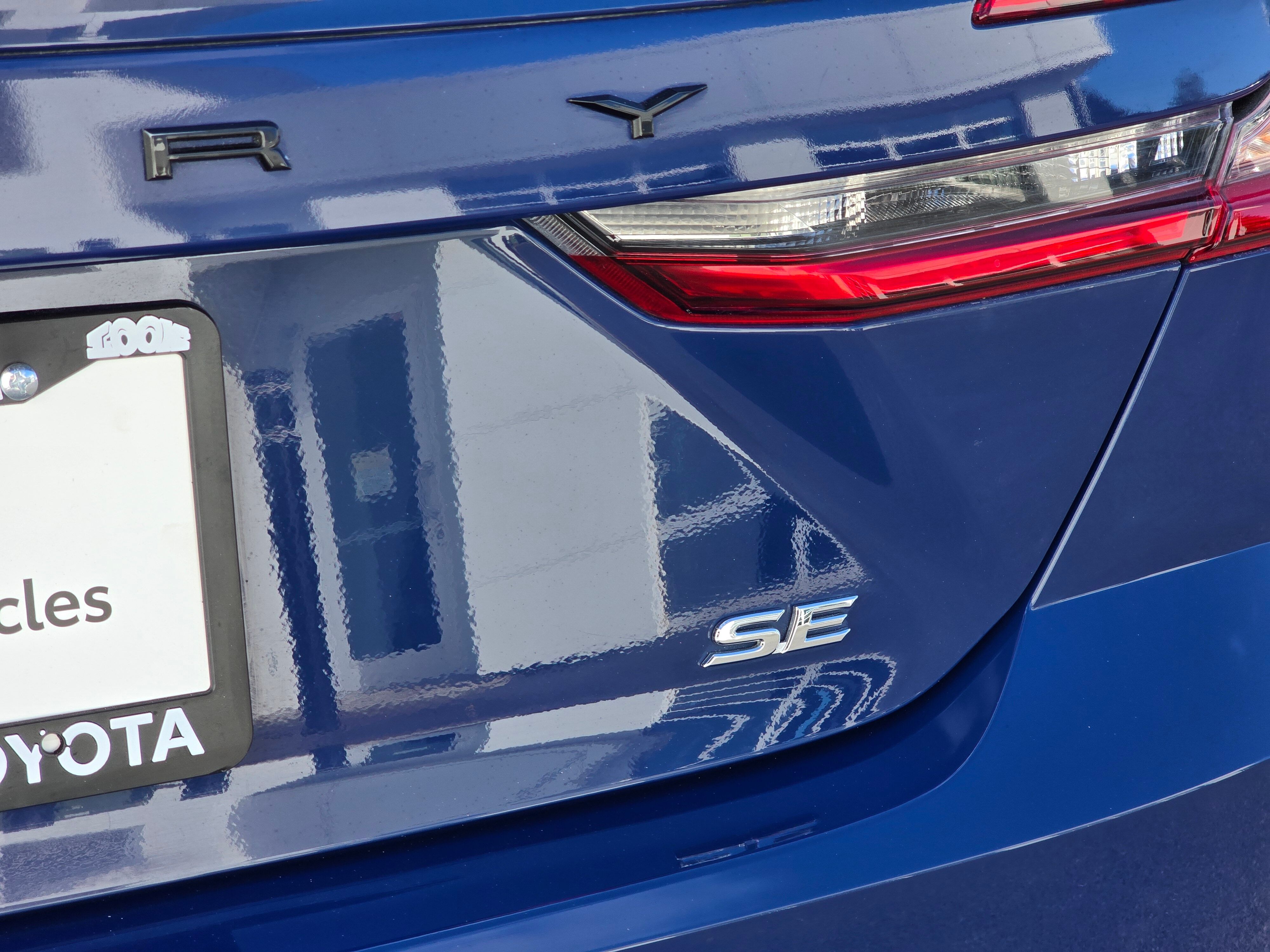2025 Toyota Camry SE photo 4