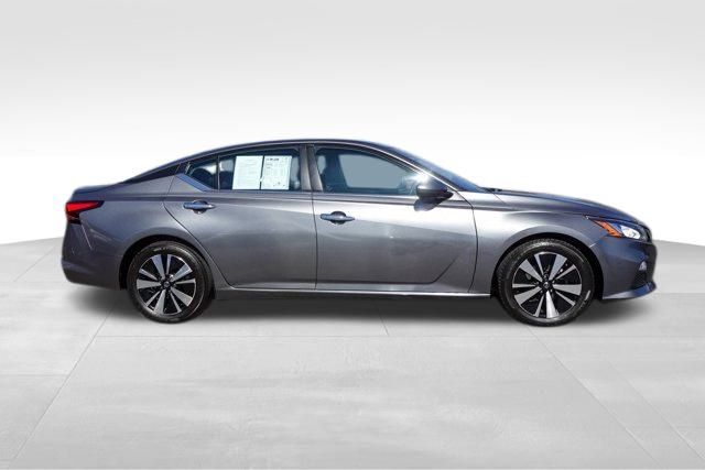 2021 Nissan Altima 2.5 SV photo 2