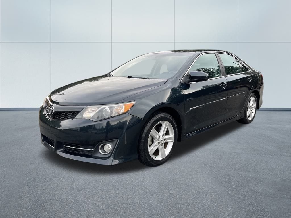 2013 Toyota Camry SE photo 2