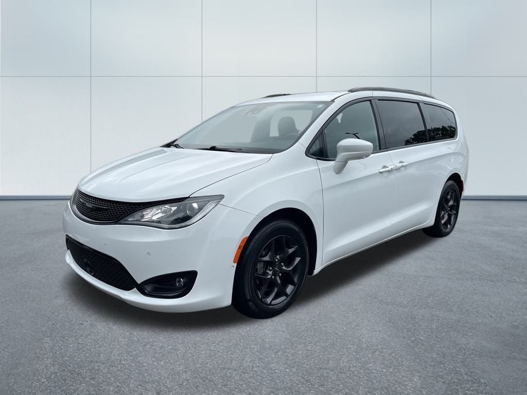2020 Chrysler Pacifica Touring Plus photo 2