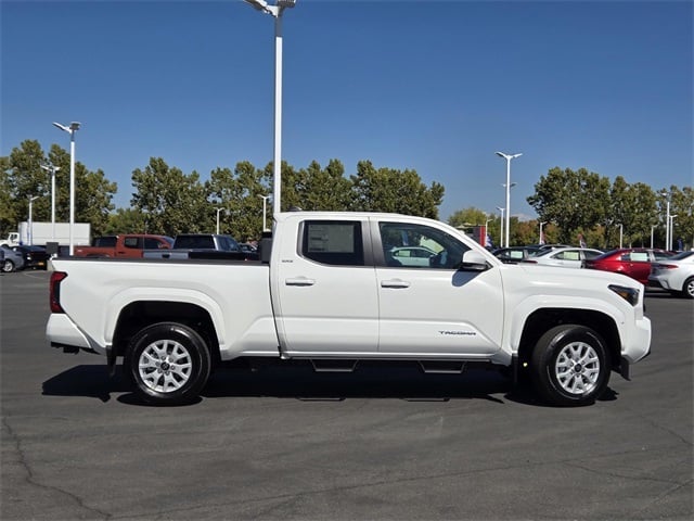 2025 Toyota Tacoma SR5 photo 3