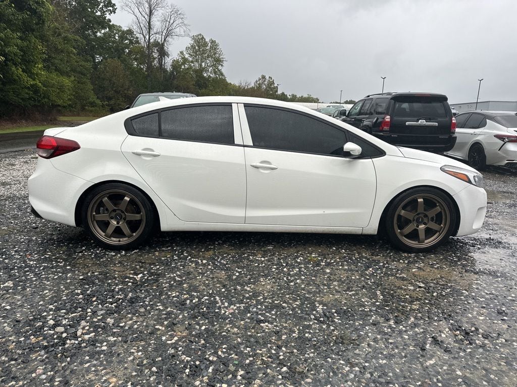 2018 Kia Forte LX Base photo 3